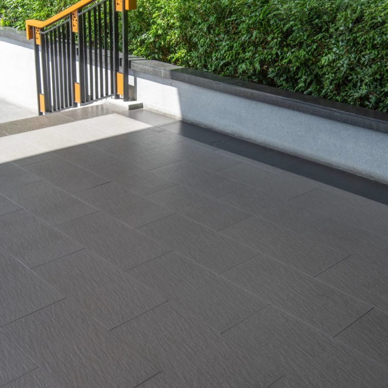 ADOBESTOCK_337972021 800X800 | harmony carrelage Pose de carrelage extérieur pour piscine et terrasse dans la région Grand-Est (Saint-Louis, Mulhouse, Colmar, Sélestat, Strasbourg) Sélestat 4